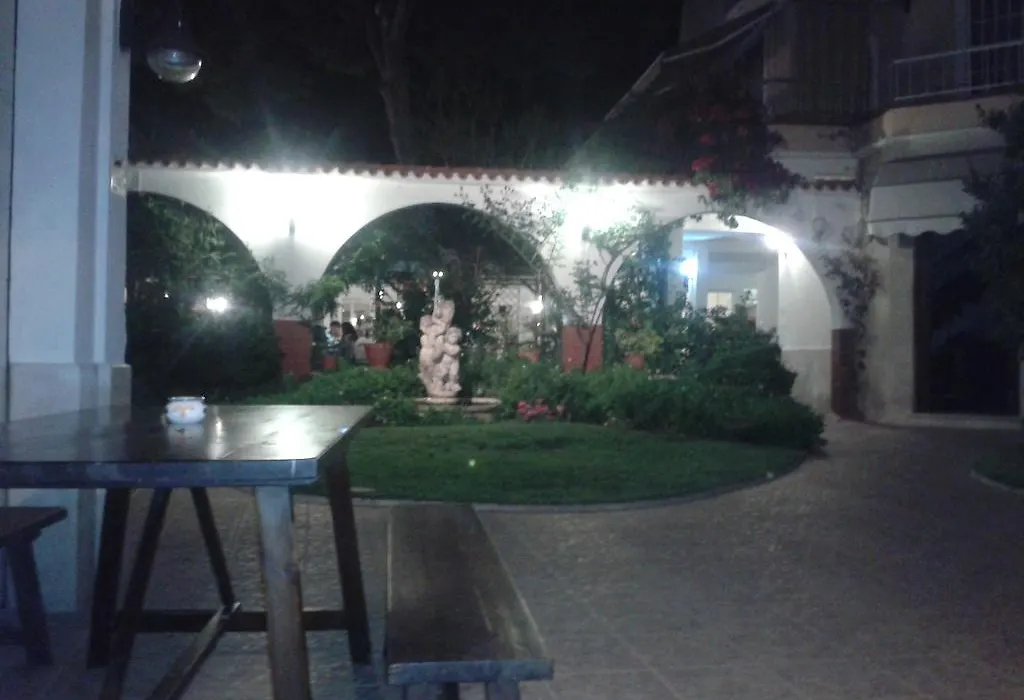Hostal Oasis Menorca-1